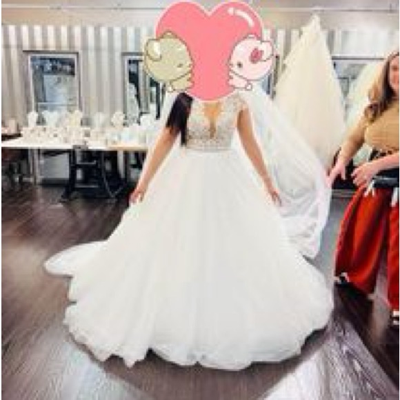 Wedding dress - Picture 2 of 3